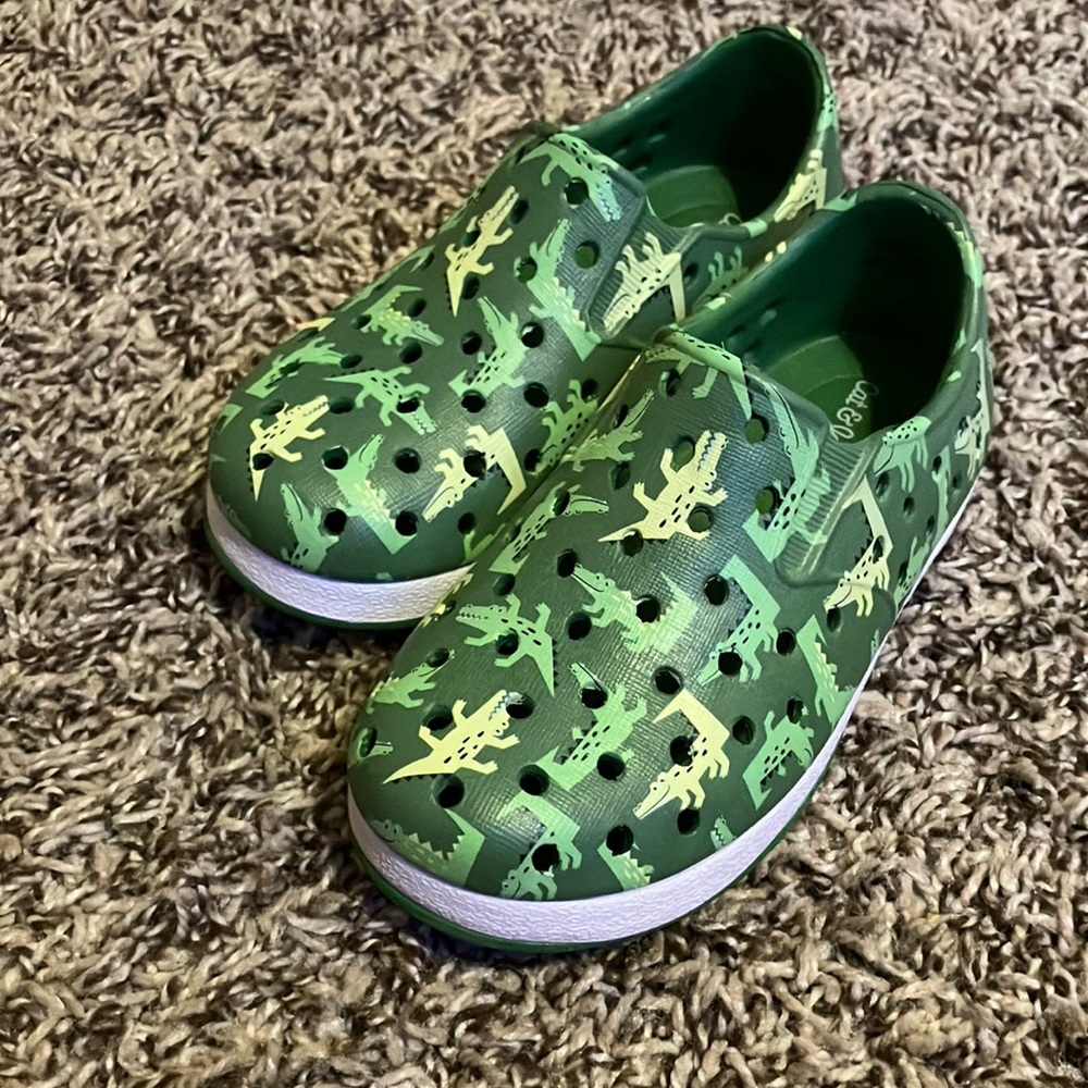 Kids crocs size 8